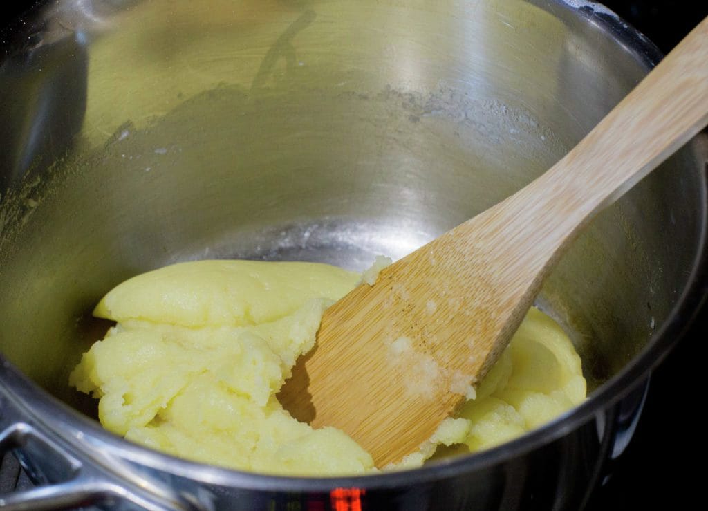 Profiteroles, bombitas o repollitos con crema pastelera